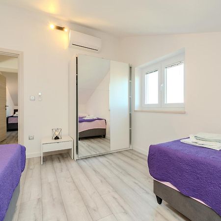 Dali II Apartment Novalja Bagian luar foto
