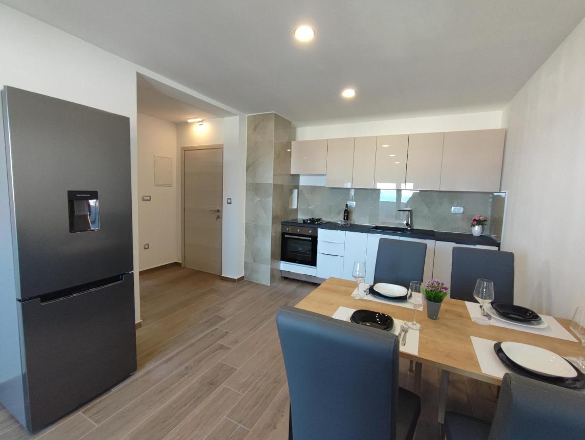 Dali II Apartment Novalja Bagian luar foto
