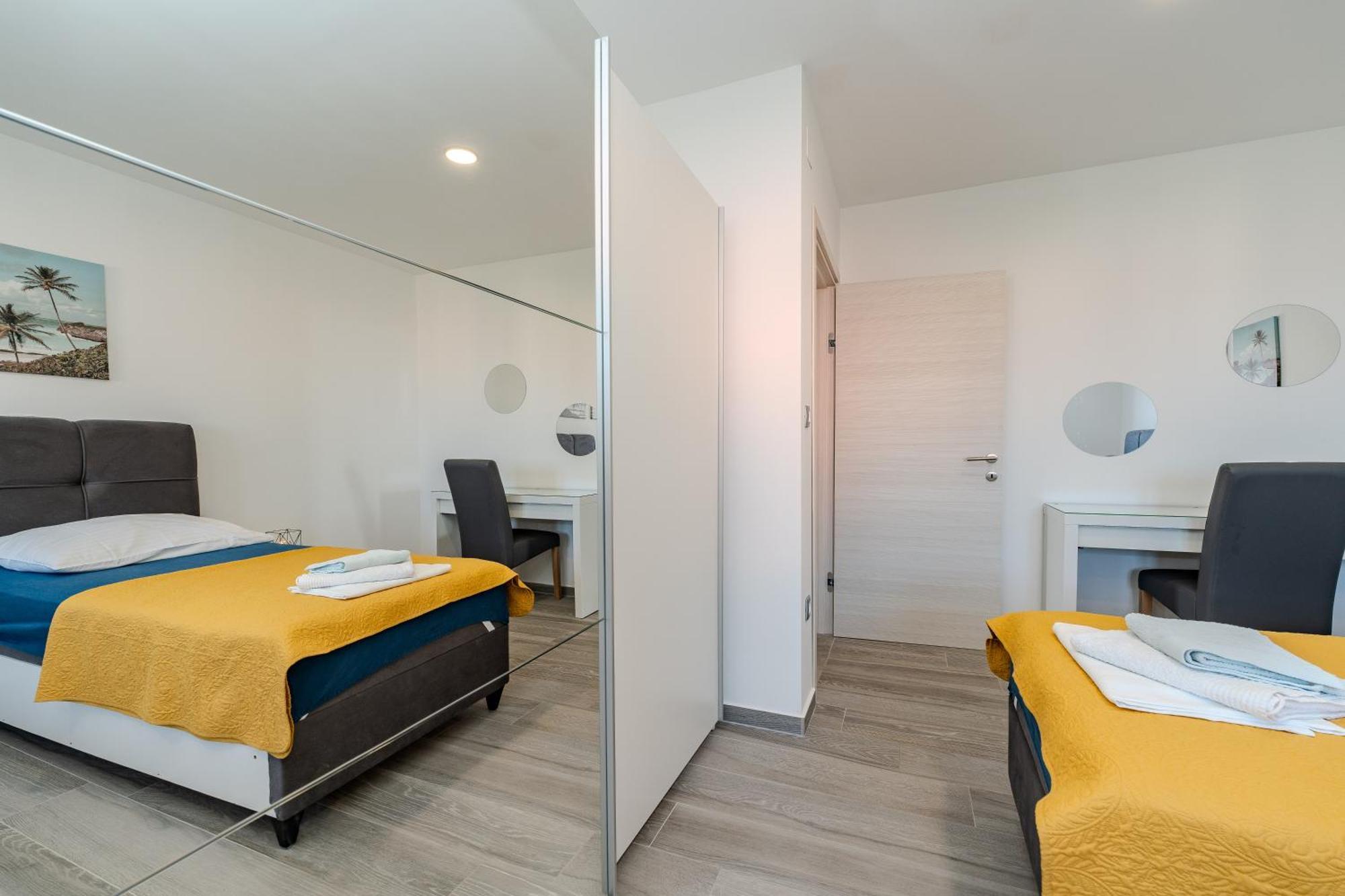 Dali II Apartment Novalja Bagian luar foto
